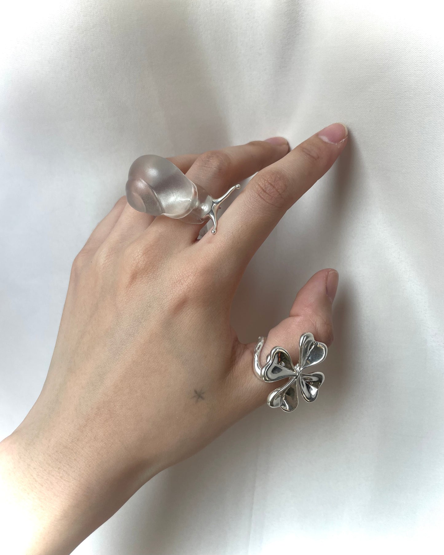Four-leaf clover silver ring