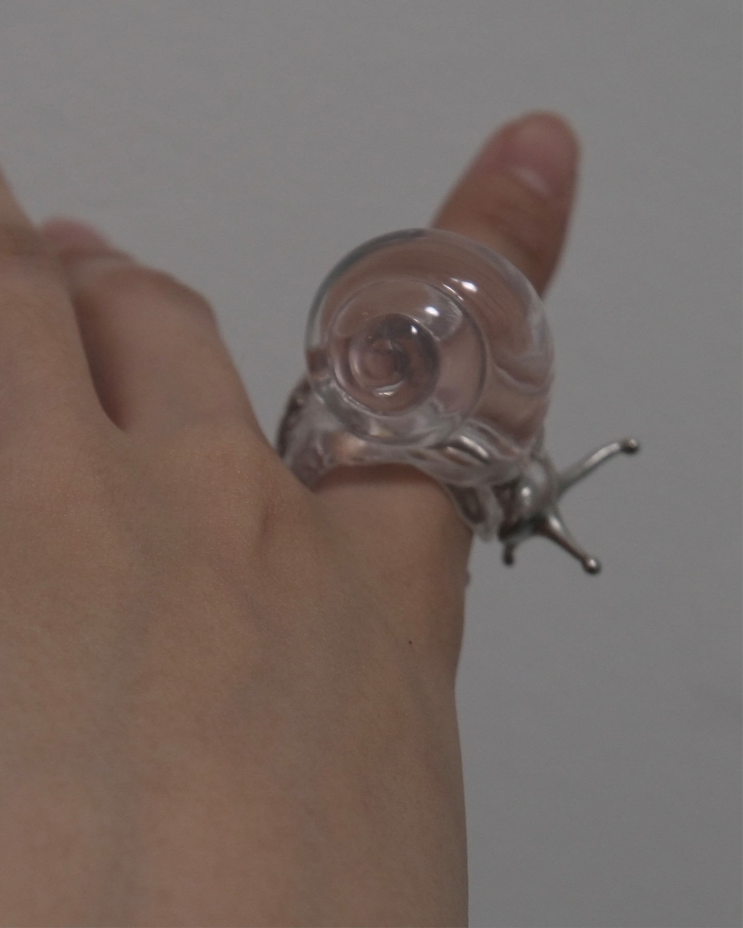 Silver spine snail ring * Crystal Clear *