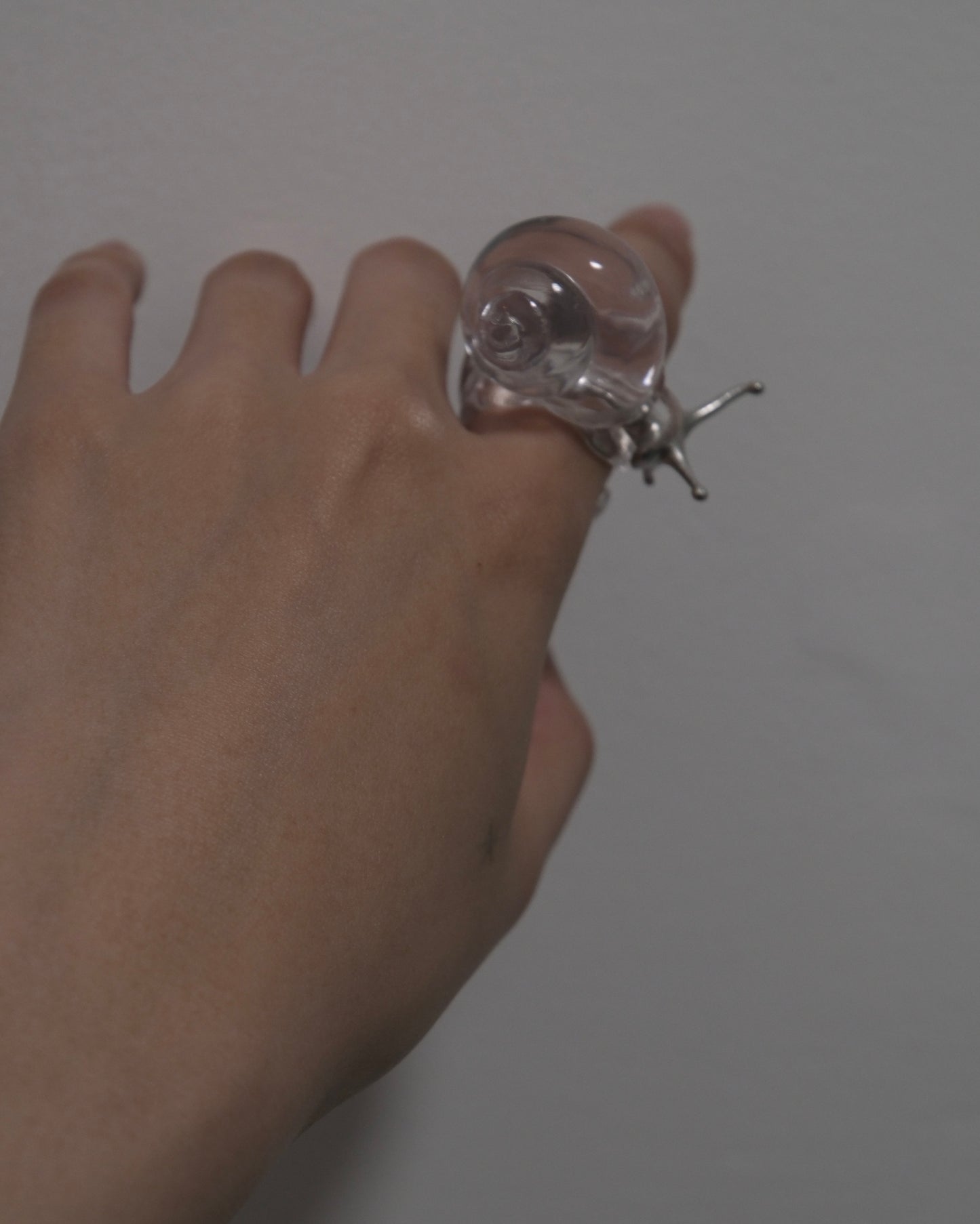 Silver spine snail ring * Crystal Clear *