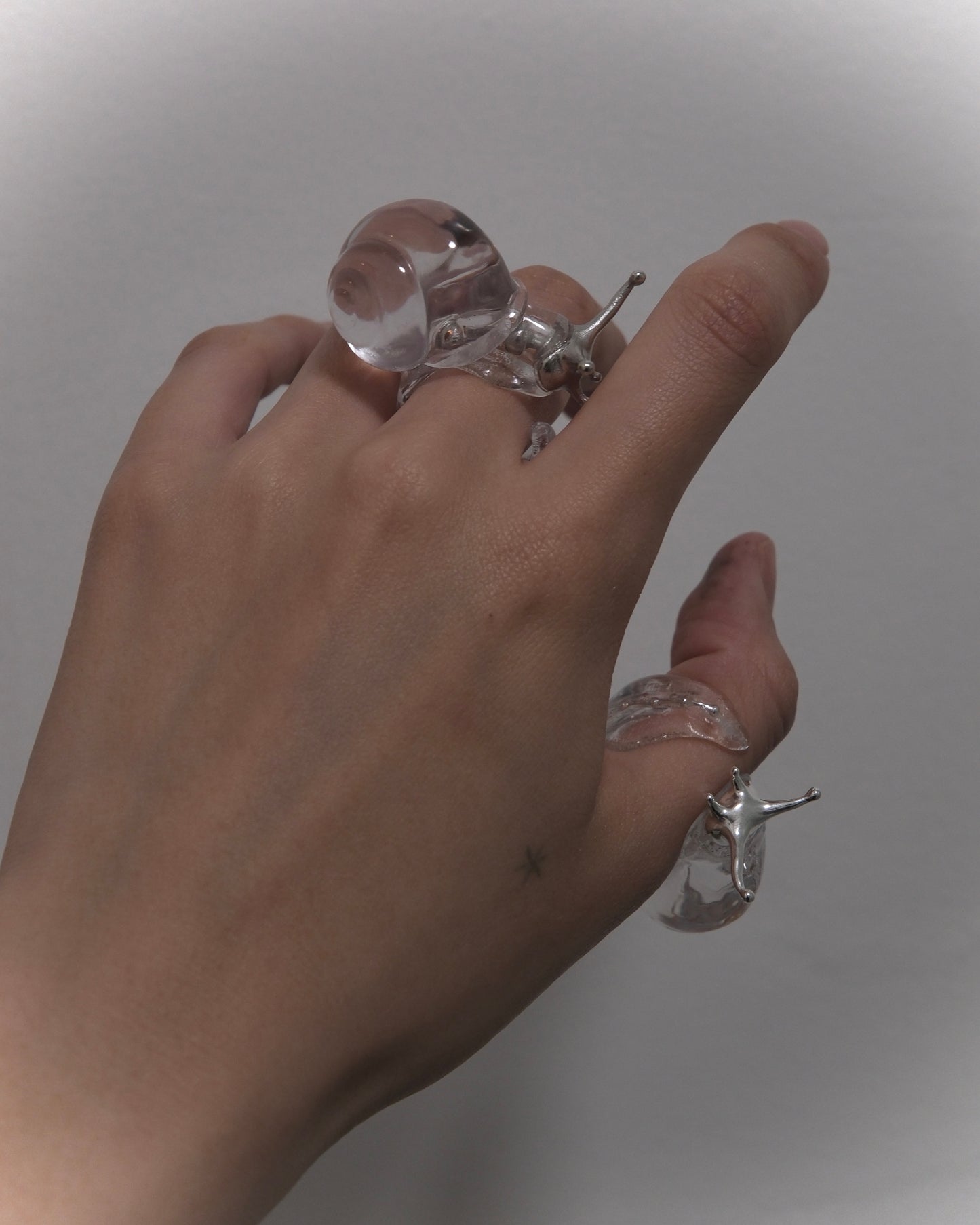 Silver spine snail ring * Crystal Clear *