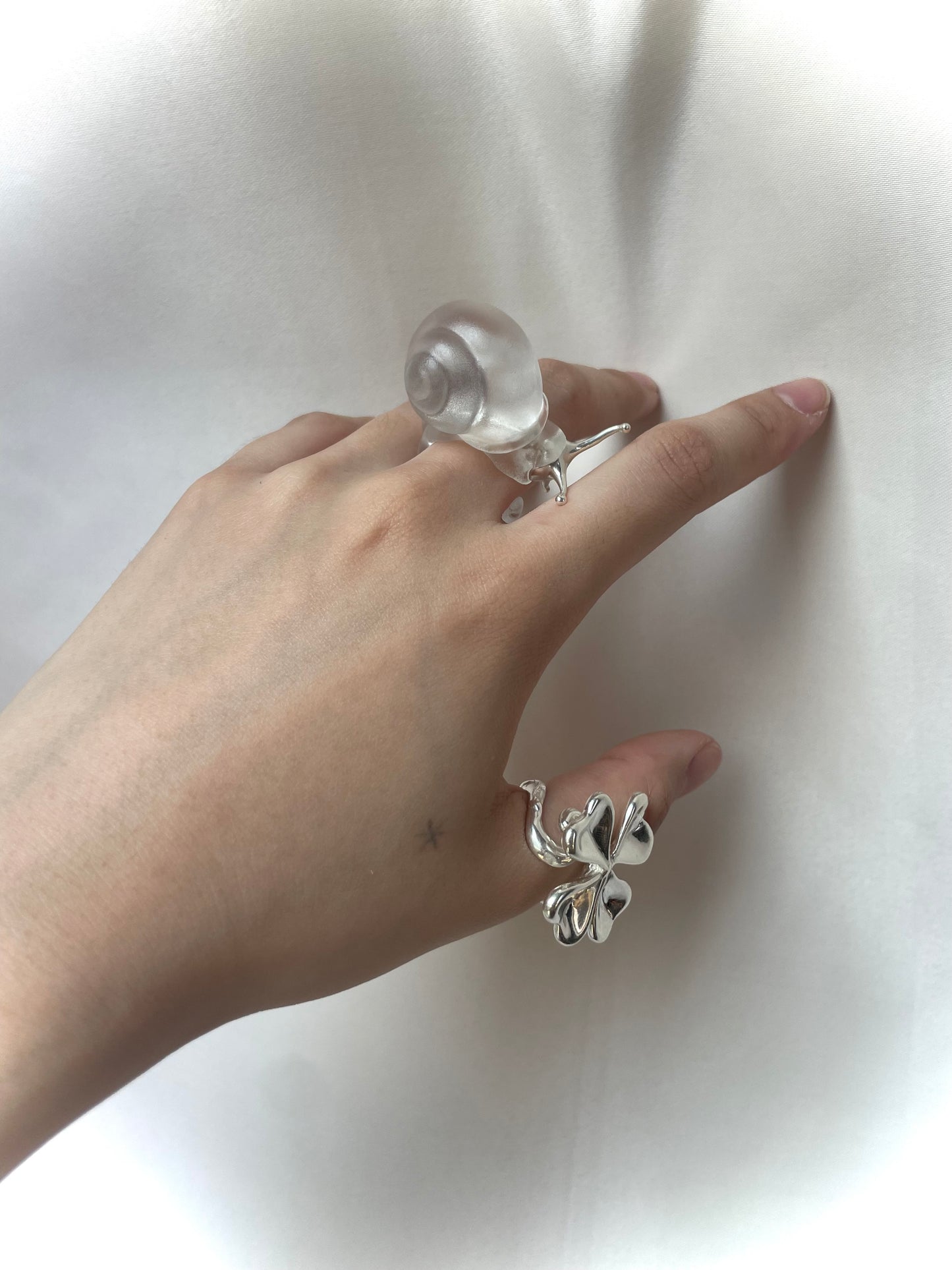 Silver spine snail ring