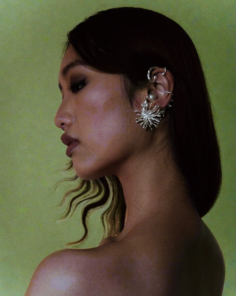 Poppy earcuff