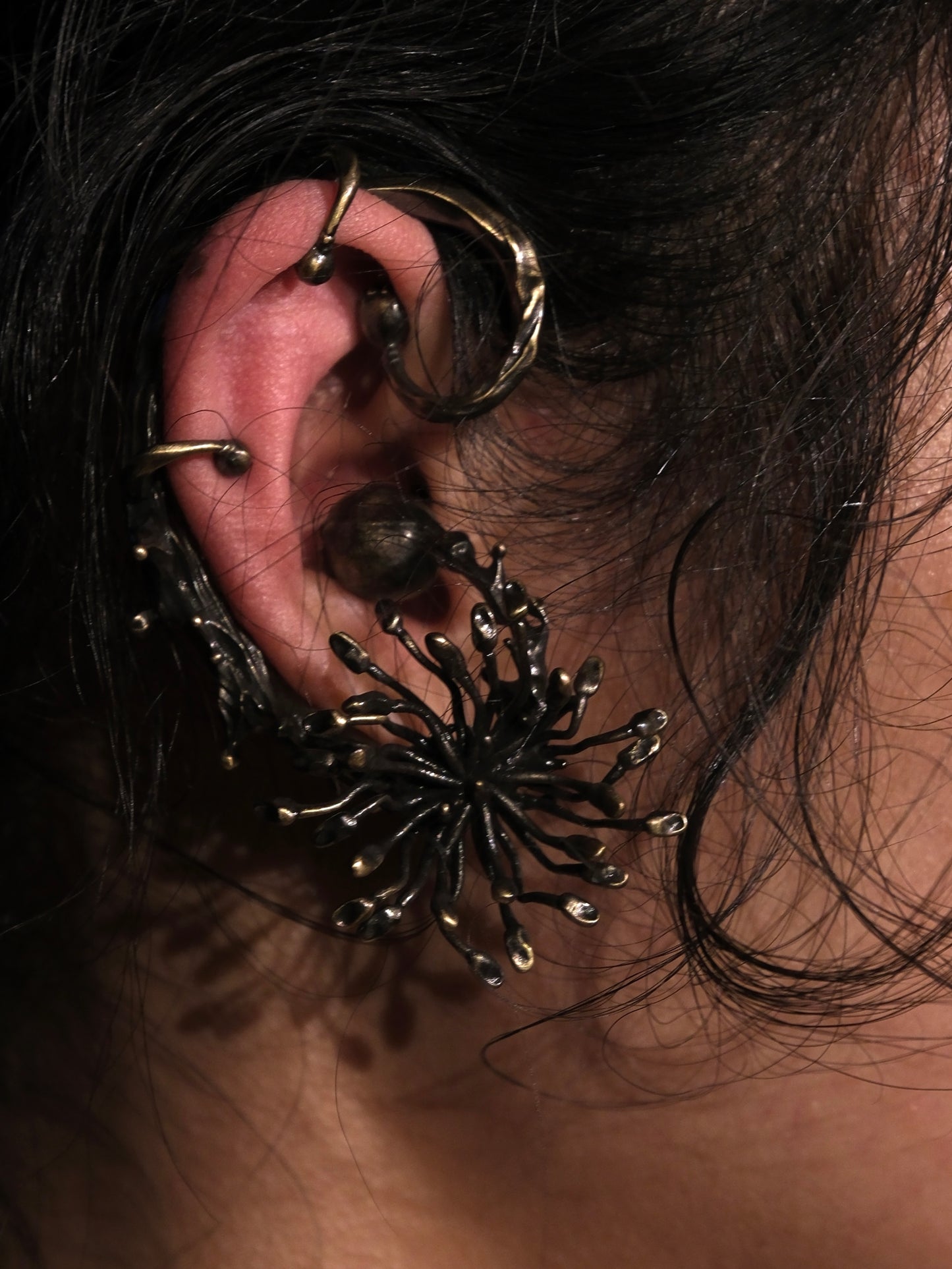 Poppy earcuff
