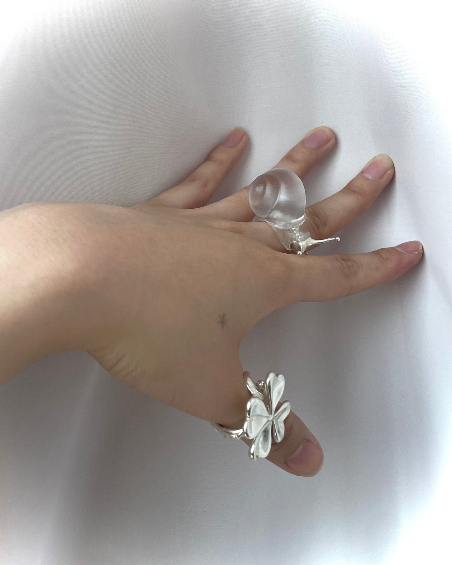 Silver spine snail ring