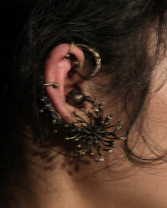 Poppy earcuff