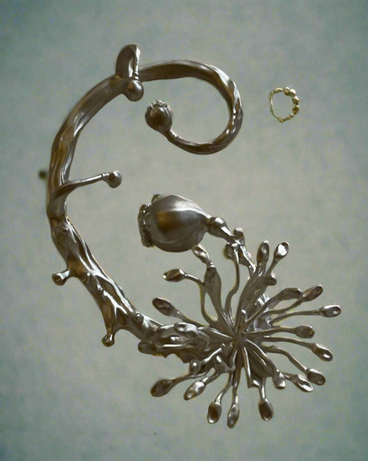 Poppy earcuff